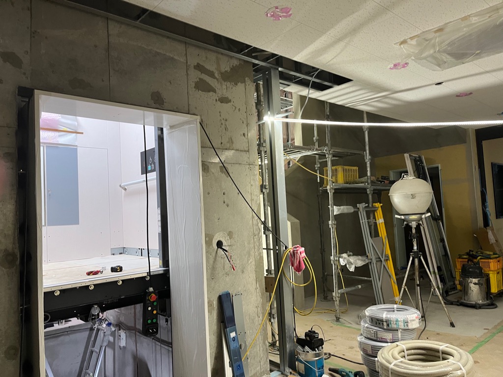 1階エレベータホール